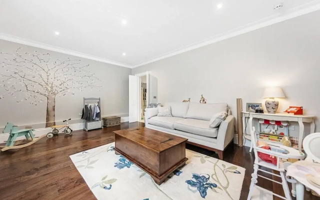 Classical Living in Knightsbridge