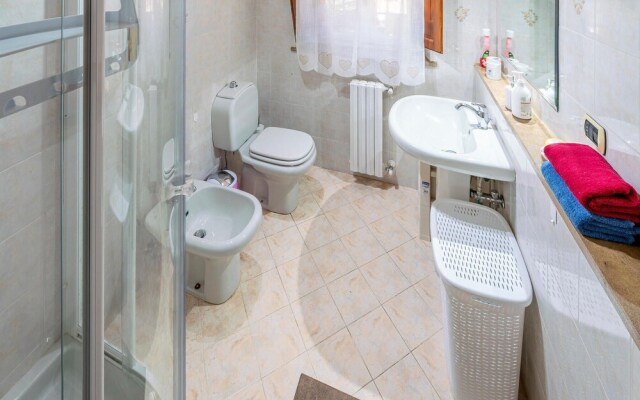 Awesome Apartment in Lucca With 2 Bedrooms