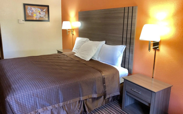 Econo Lodge Inn & Suites
