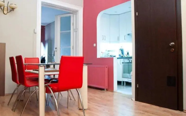 Sfatului Apartment