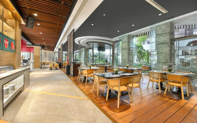 Royal Garden Hotel