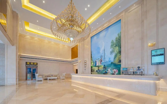 Vienna International Hotel Qishi Center Branch in Dongguan, Guangdong.