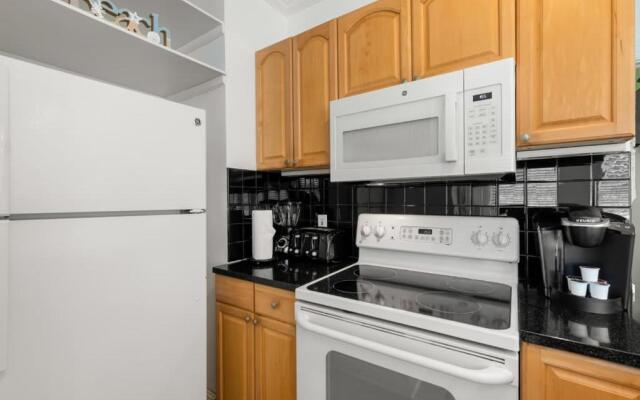 Poolside Suite by Brightwild Pvt Pool Parking