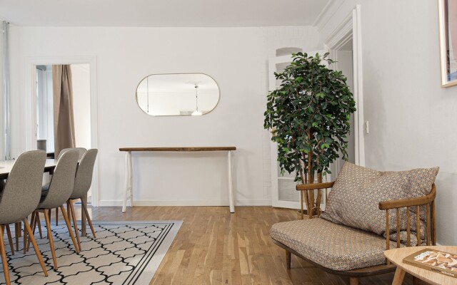 Gorgeuos Three-bedroom Apartment in Historical Copenhagen