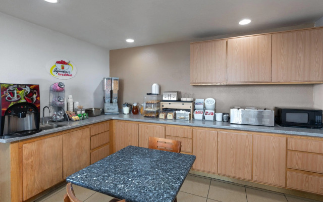 Super 8 by Wyndham Tucson/Grant Road Area AZ