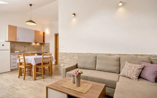 Beach Resort Apartments Bucina