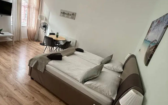 Modern 2BR Apt Steps from Westbahnhof