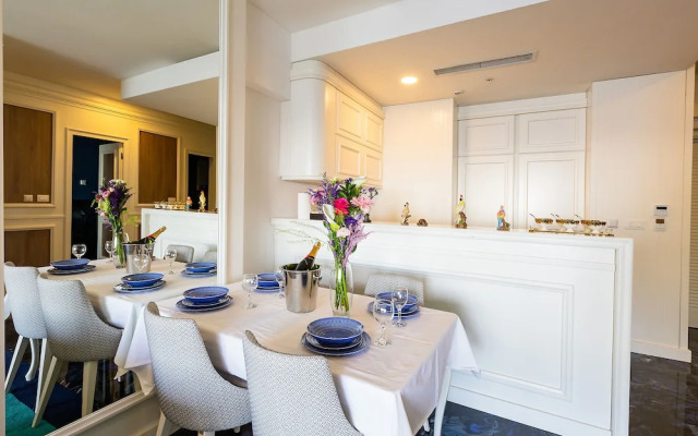 Royalis Suites