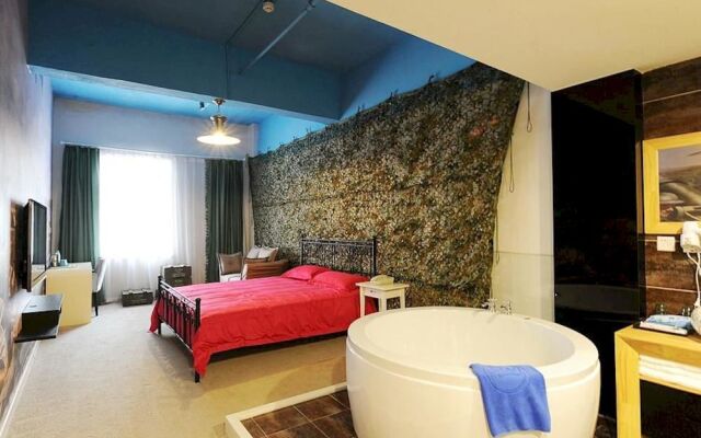 Romantic Holiday Hot Spring Hotel