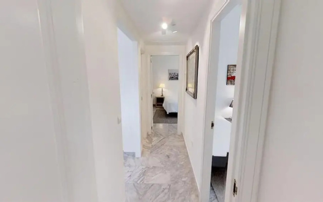 Modern Apartment Near Puerto Banus