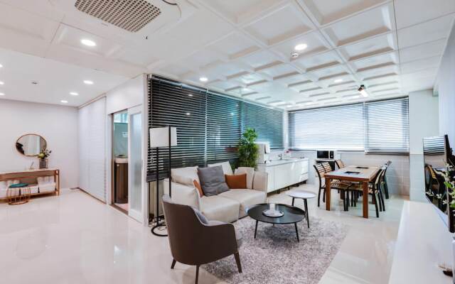 Geoje Mr. Jun Pool Villa