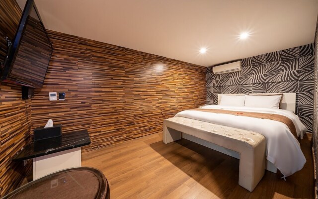 Bucheon R Hotel