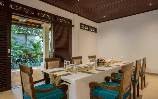 Отель Dwaraka The Royal Villas