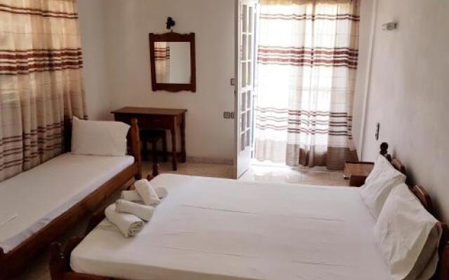 Amarandos Studios Rooms & Apartments