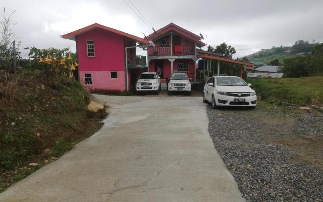 Strawberry Rest House Mesilou Kundasang