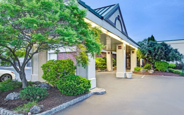Ramada Wayne Fairfield Area