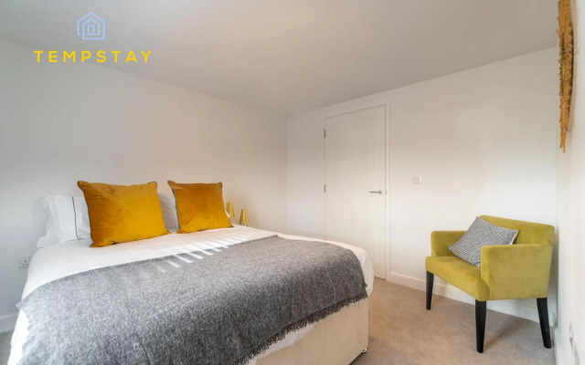 High Spec Modern Apartment Prime Location! Parking