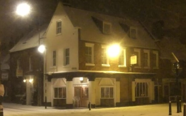 The Tudor Rose Hotel