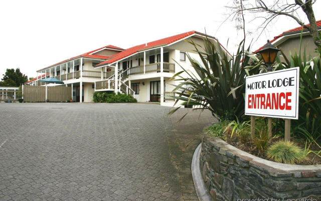 Summit Motor Lodge