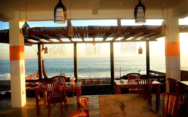 Amed Sunset Beach