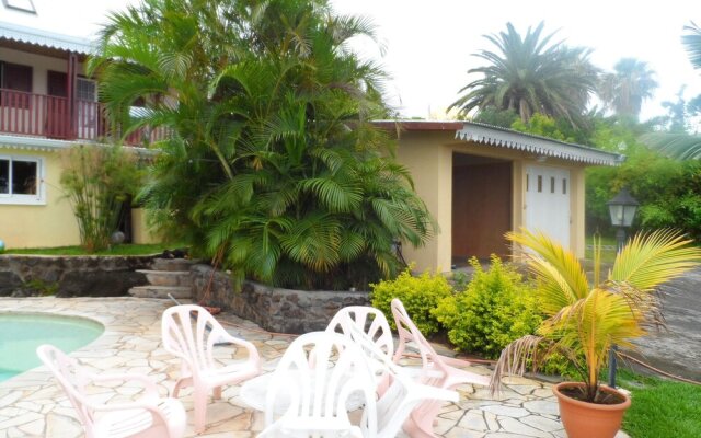 Studio in Étang Salé, With Wonderful sea View, Private Pool, Enclosed Garden