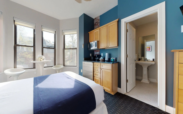 Maverick Suites at 400 Columbus Ave