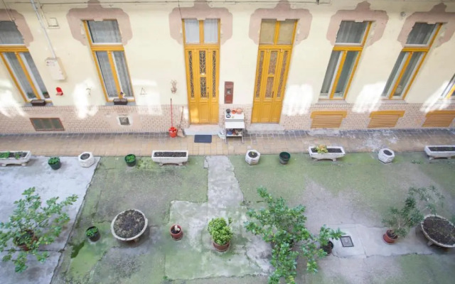 Robinia Apartment