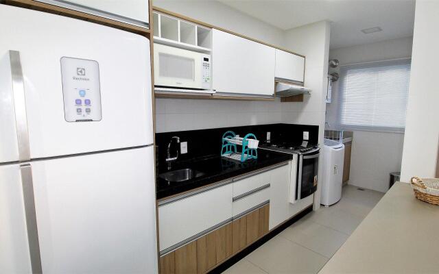 1071 - Apartamento com 2 Suítes na Praia de Bombinhas,