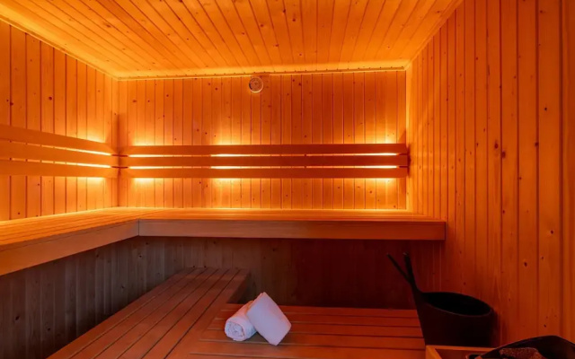 Spacious and Bright 10-person Holiday Villa