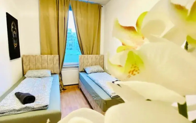 Rooms in Cozy 4BR Shared Apt Central