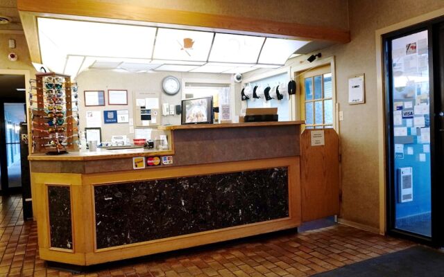 The Ritz Cafe and Motor Inn