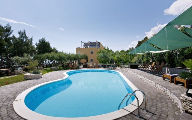 Fully Equiped Apartments for 3 Adults