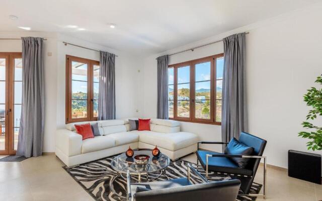 Amazing view to golf courses 14 pax