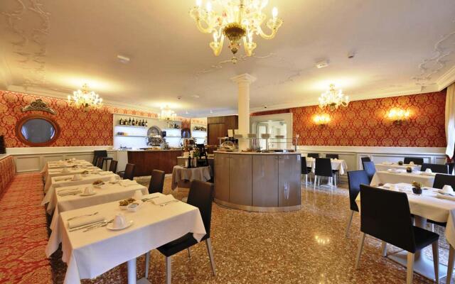 Al Theatro Palace