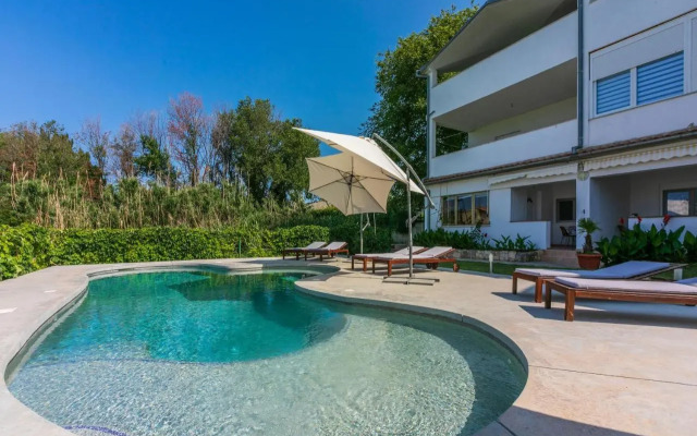 Apartments Pool