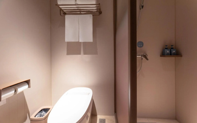 Super 8 Hotel (Yangzhong Pedestrian Street)