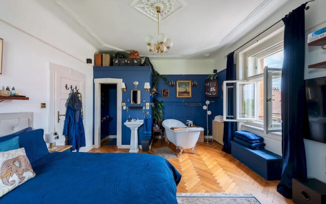 Premium 3 Bed 3 Bath Lounge Apartment