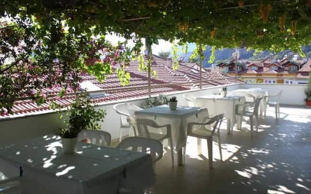 Rose Pension