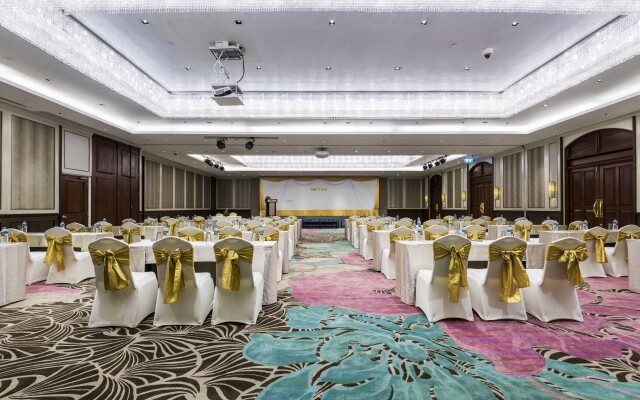 Chatrium Hotel Royal Lake Yangon