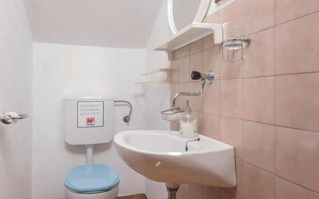 Awesome Home in Nova With Wifi and 4 Bedrooms