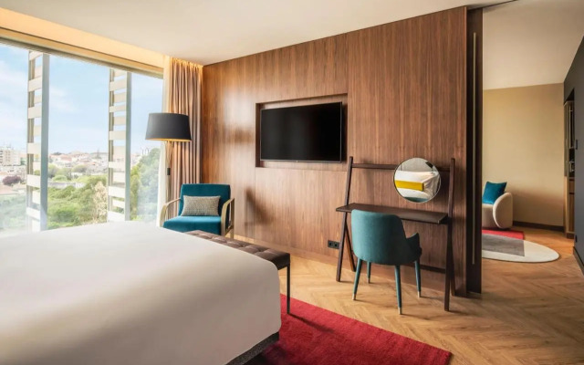 Renaissance Porto Lapa Hotel