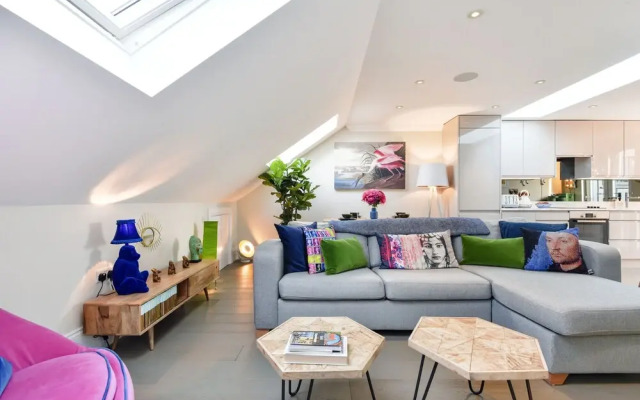 Stylish Family Home Close To Ealing Common