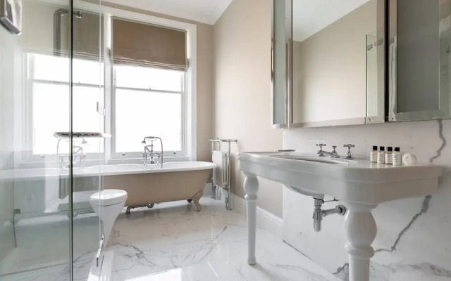 Earl's Court Square XI by Onefinestay