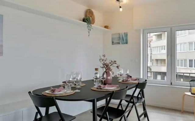 Stylishly Refurbished Apartment With sea View