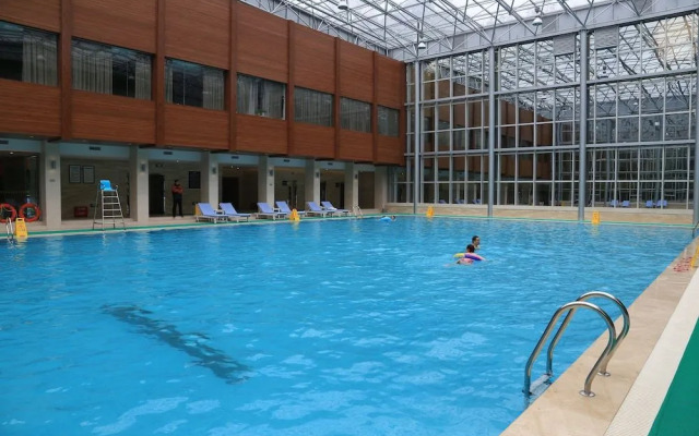 Ibis E'Meishan Railway Station Hotel