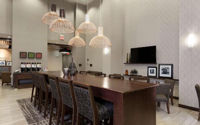 Hampton Inn & Suites by Hilton, Airdrie, AB, Canada