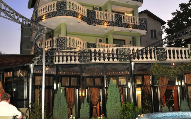 Boryana Hotel