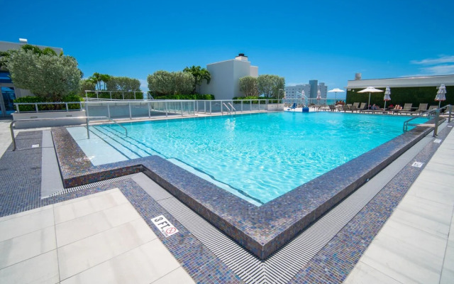 CH Deluxe Apartments  by MDR