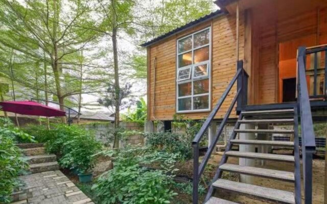Lanrenyuanlin Hotspring Wooden House