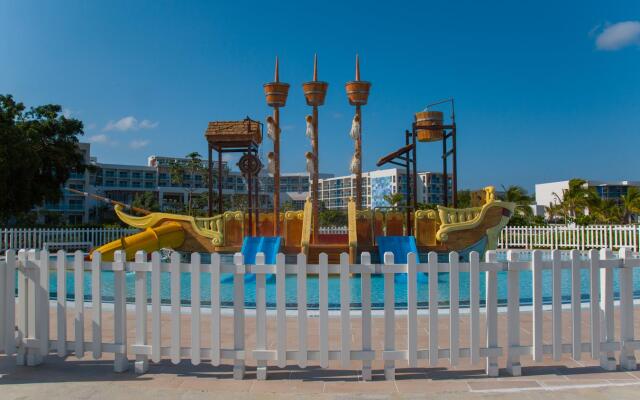 Gran Muthu Almirante Beach